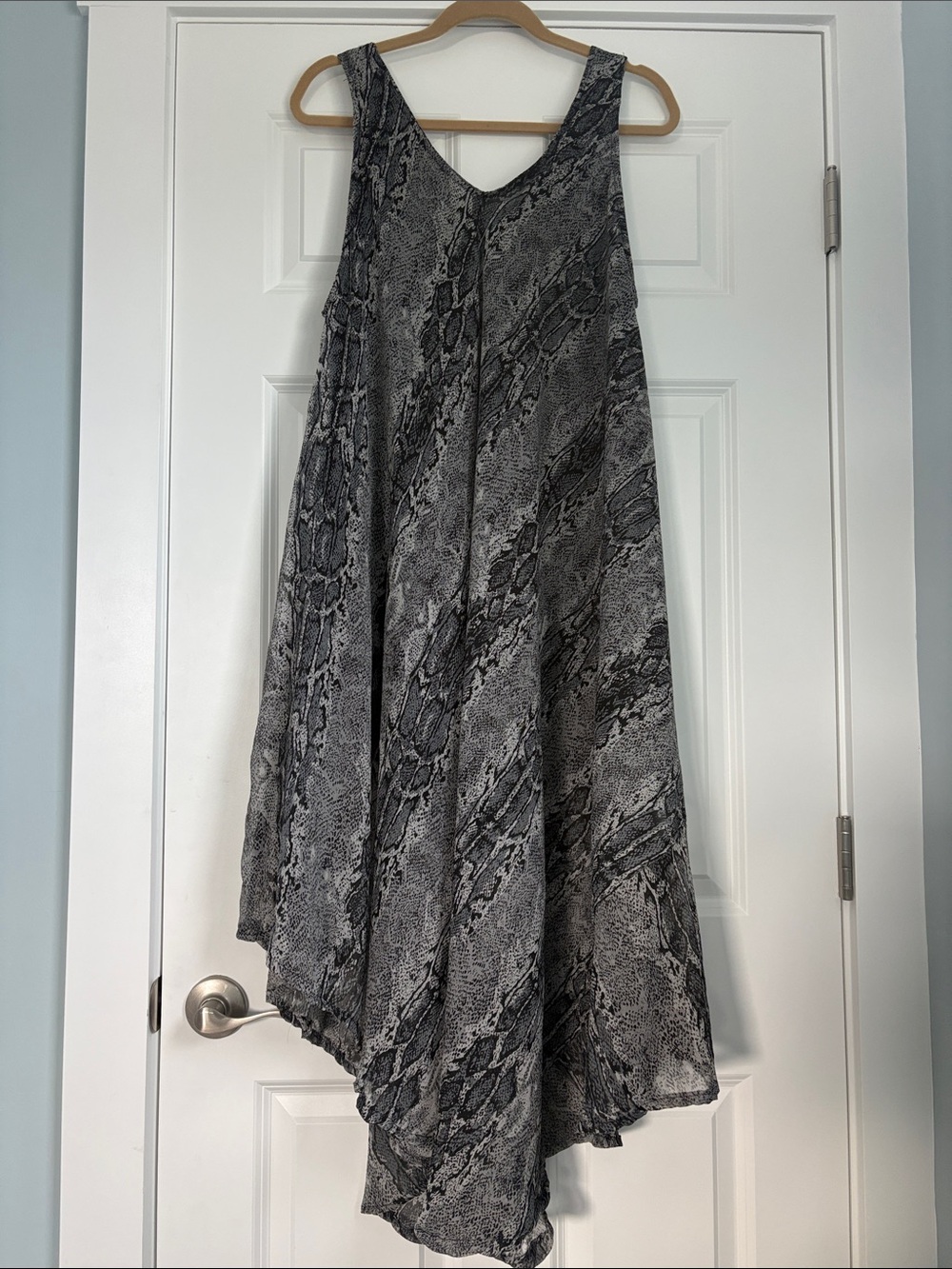 Women’s Gray Snake-Print Asymmetrical Swing Skirt